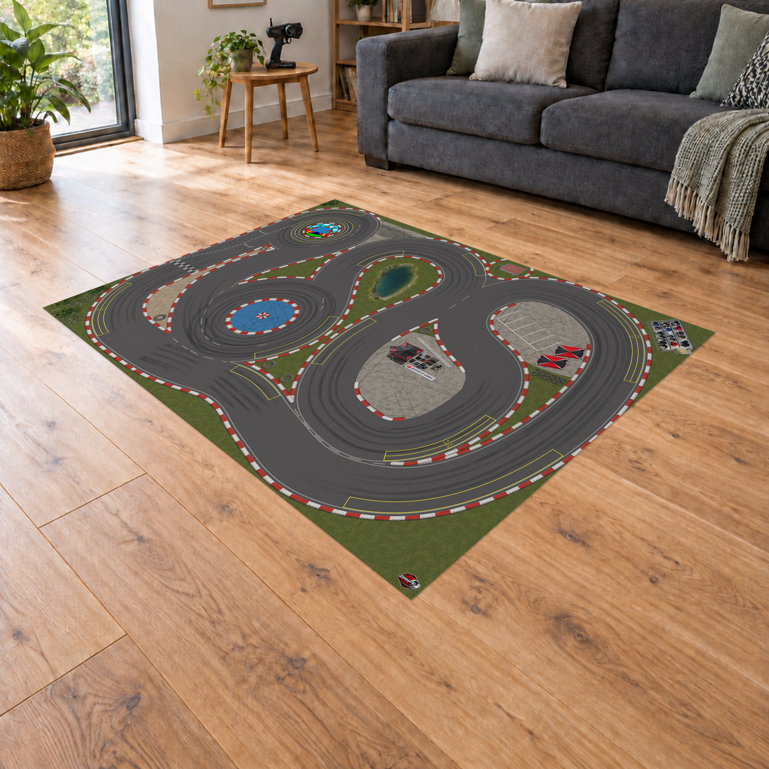 Community Track 5 – 440 × 300 cm